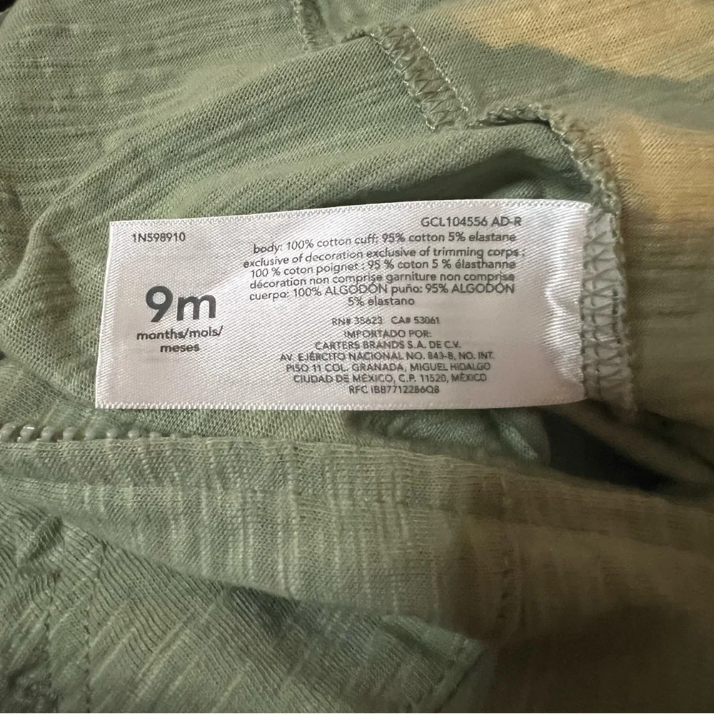 Carter’s Green Short Sleeve Dinosaur Jumpsuit in Size 9 Months